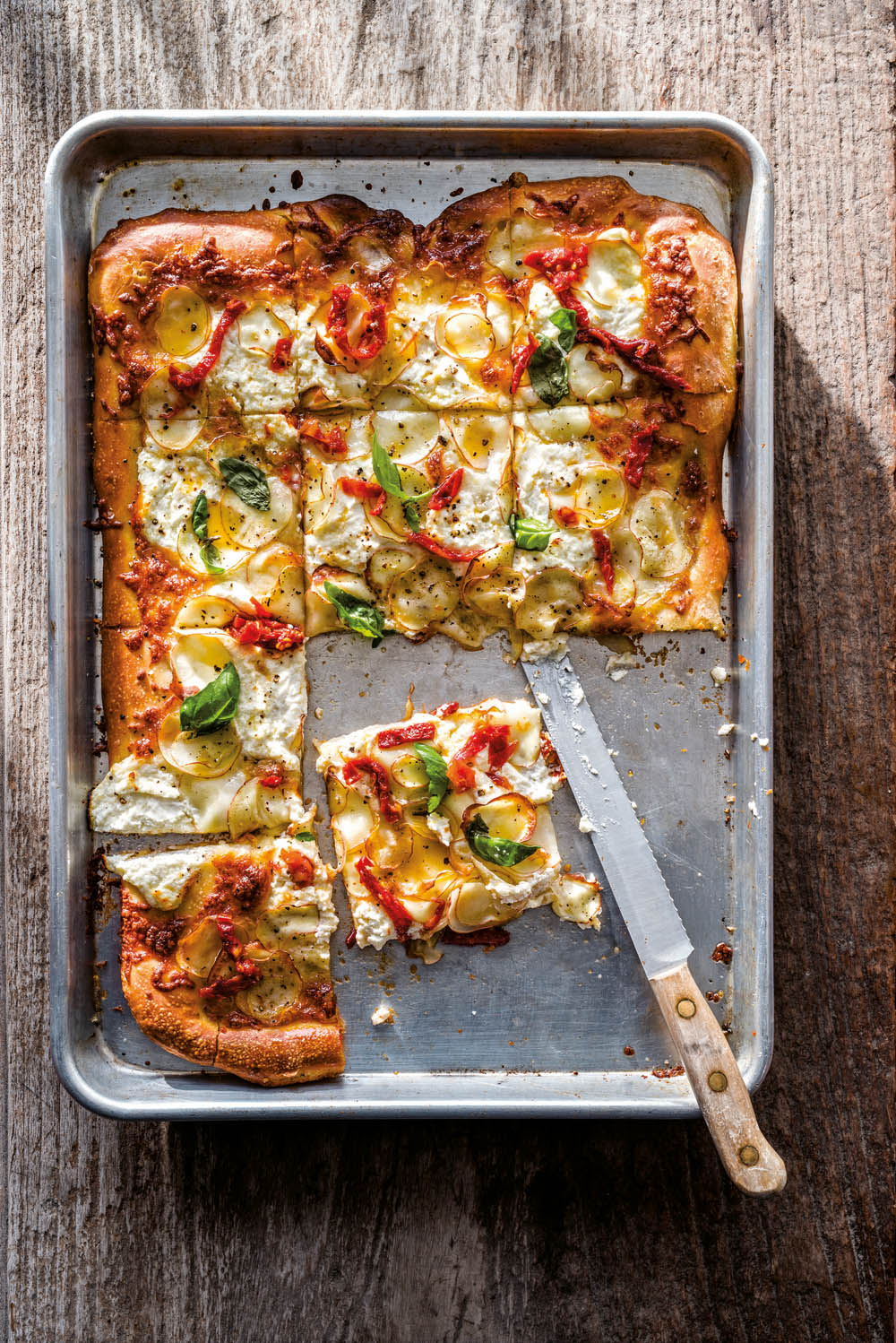 Weisse Pizza Mit Kartoffeln Und Getrockneten Tomaten Rezept Callwey Blechkochbuch