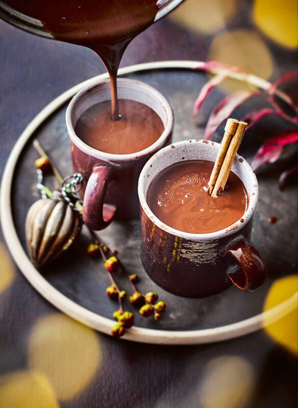 Mulled Hot Chocolate (Heiﬂe Schokolade mit Gl¸hwein)